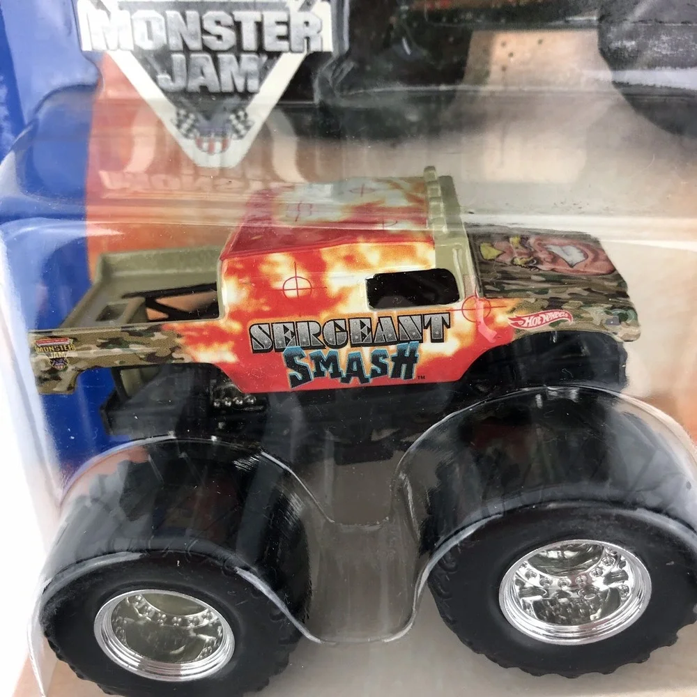 Hot Wheels Monster Jam Monster Truck Sergeant Smash #20 Camo Die Cast 1/64 Scale